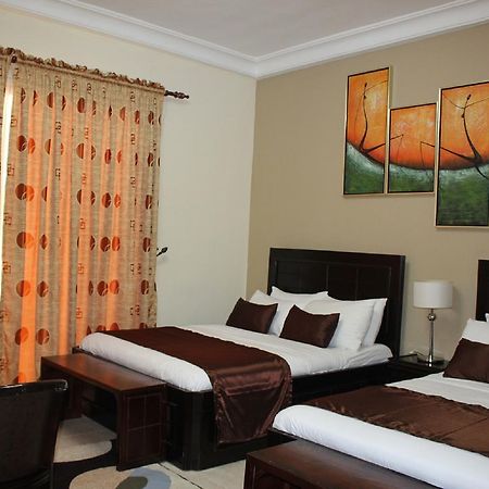 Palm Spring Resort Monrovia Dış mekan fotoğraf
