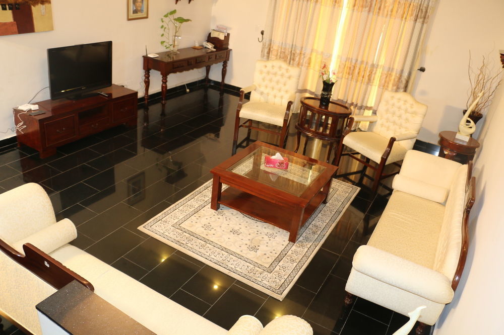 Palm Spring Resort Monrovia Dış mekan fotoğraf