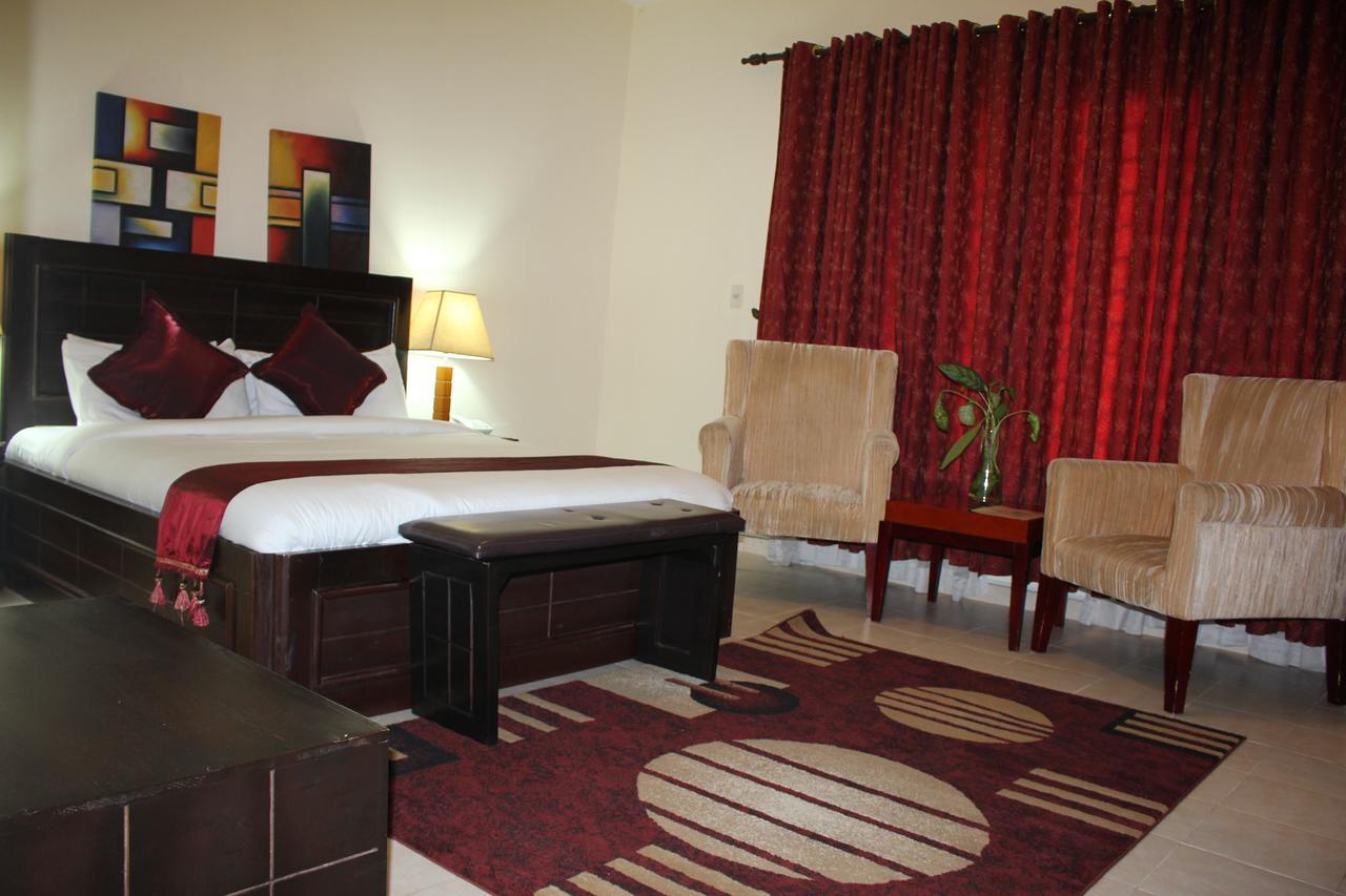 Palm Spring Resort Monrovia Dış mekan fotoğraf
