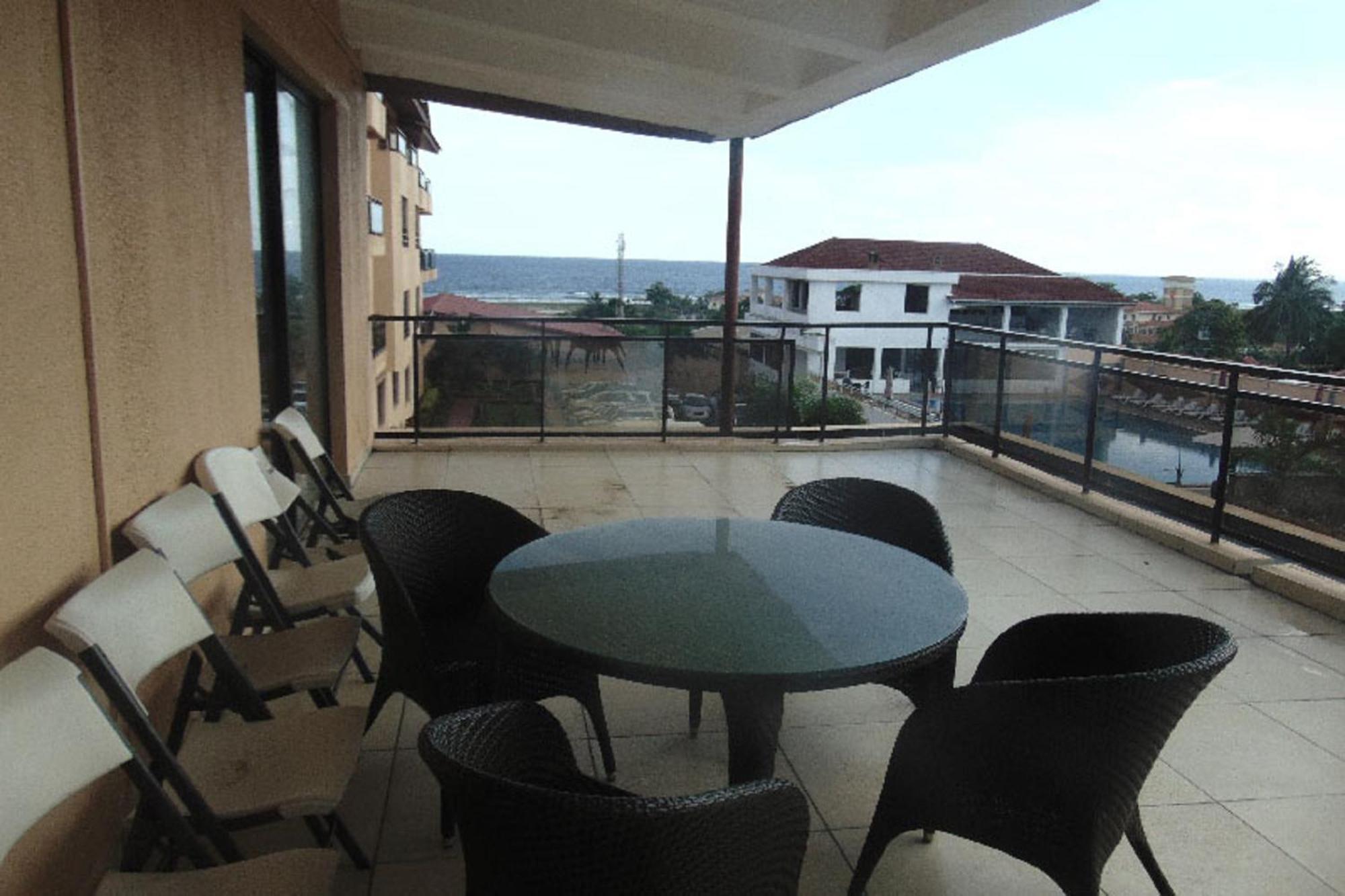 Palm Spring Resort Monrovia Dış mekan fotoğraf