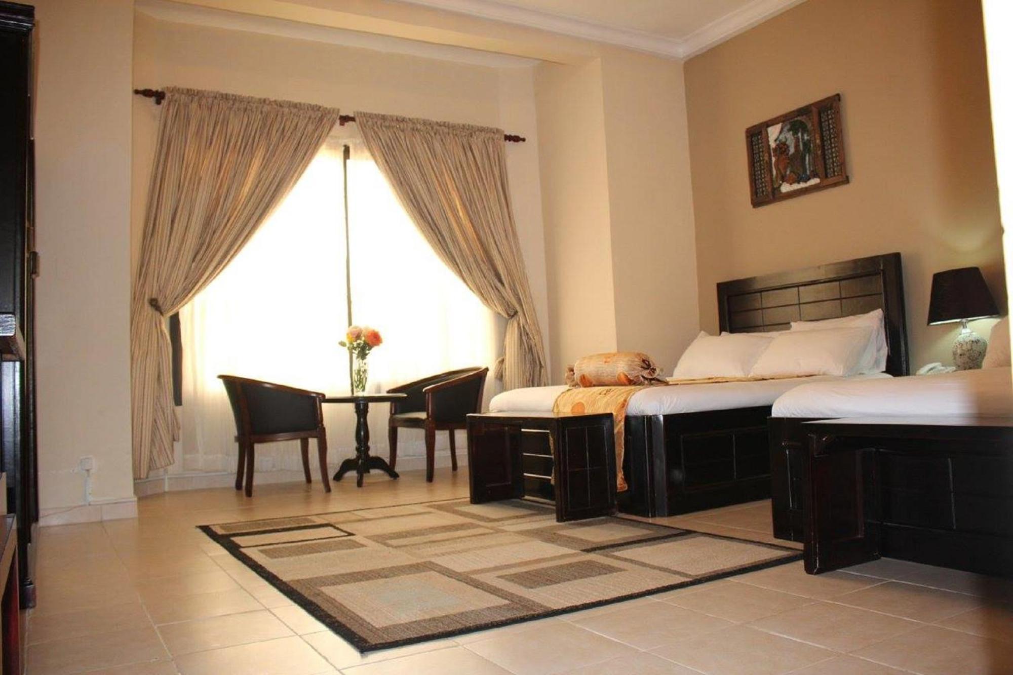 Palm Spring Resort Monrovia Dış mekan fotoğraf